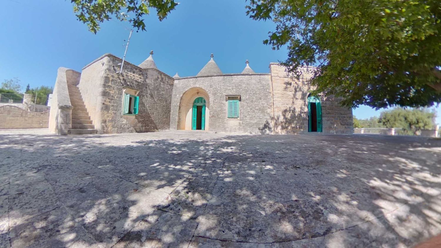 Villa en pierre avec vue sur la mer Trulli