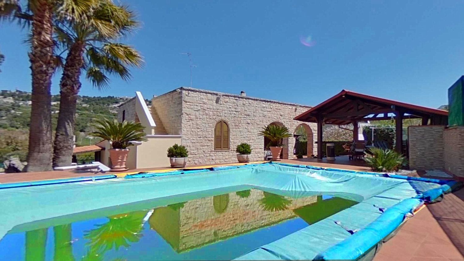 Villa In Pietra Indipendente Con Piscina Nella Vallata Del Canale Di Pirro