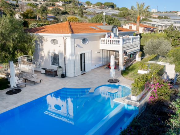 Villa In Stile Contemporaneo Con Piscina E Vista Mare A Sanremo