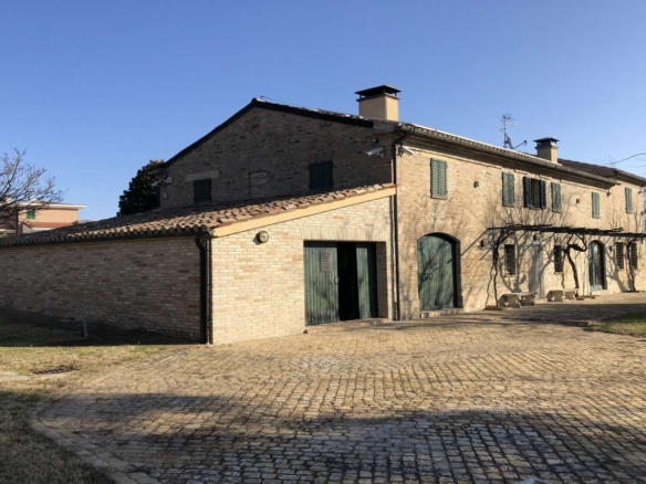 Villa i rustikk stil i Trebbiantico