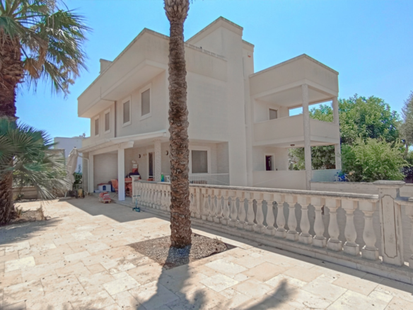 Vrijstaande villa 200 meter van zee