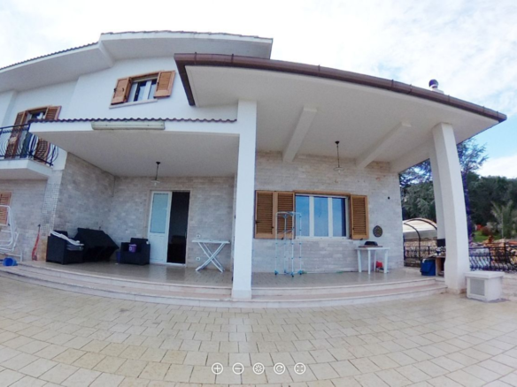 Vrijstaande villa met zeezicht in Perfieria Di Fasano