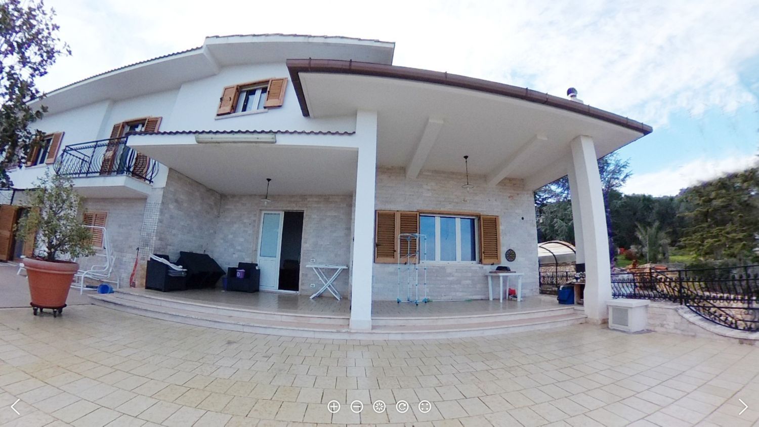 Vrijstaande villa met zeezicht in Perfieria Di Fasano