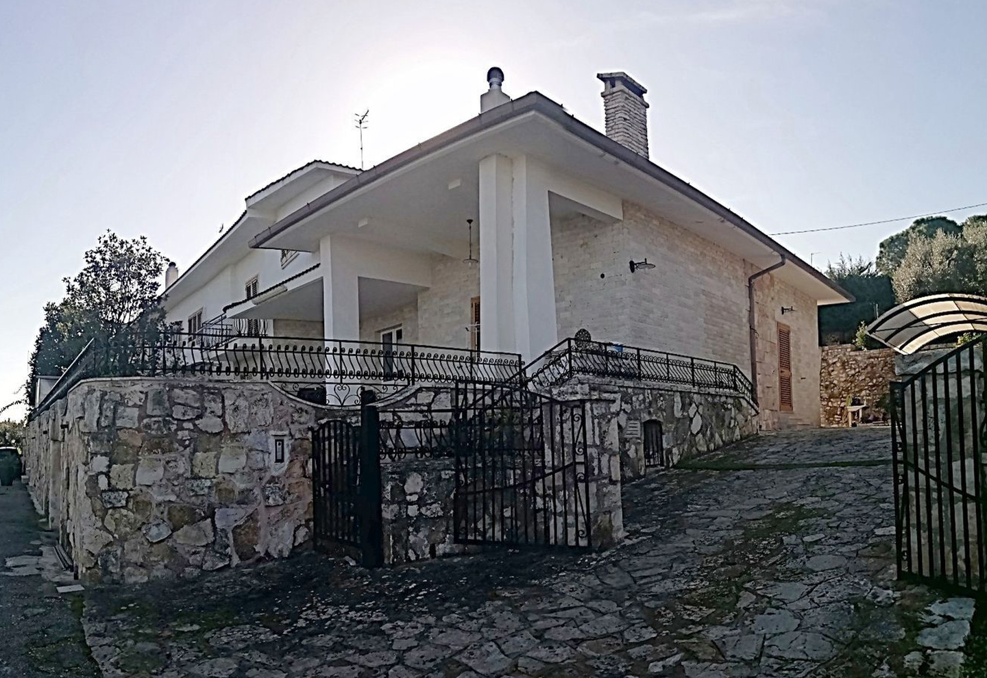 Villa Indipendente Su Due Livelli A Fasano