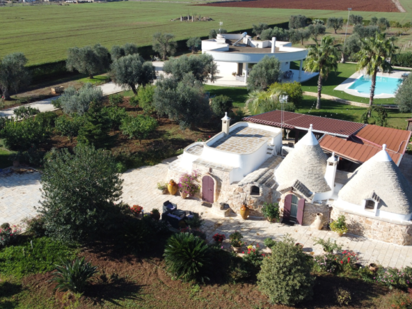 Villa Moderna e Trulli Tradizionali con Area Piscina Privata a Francavilla Fontana