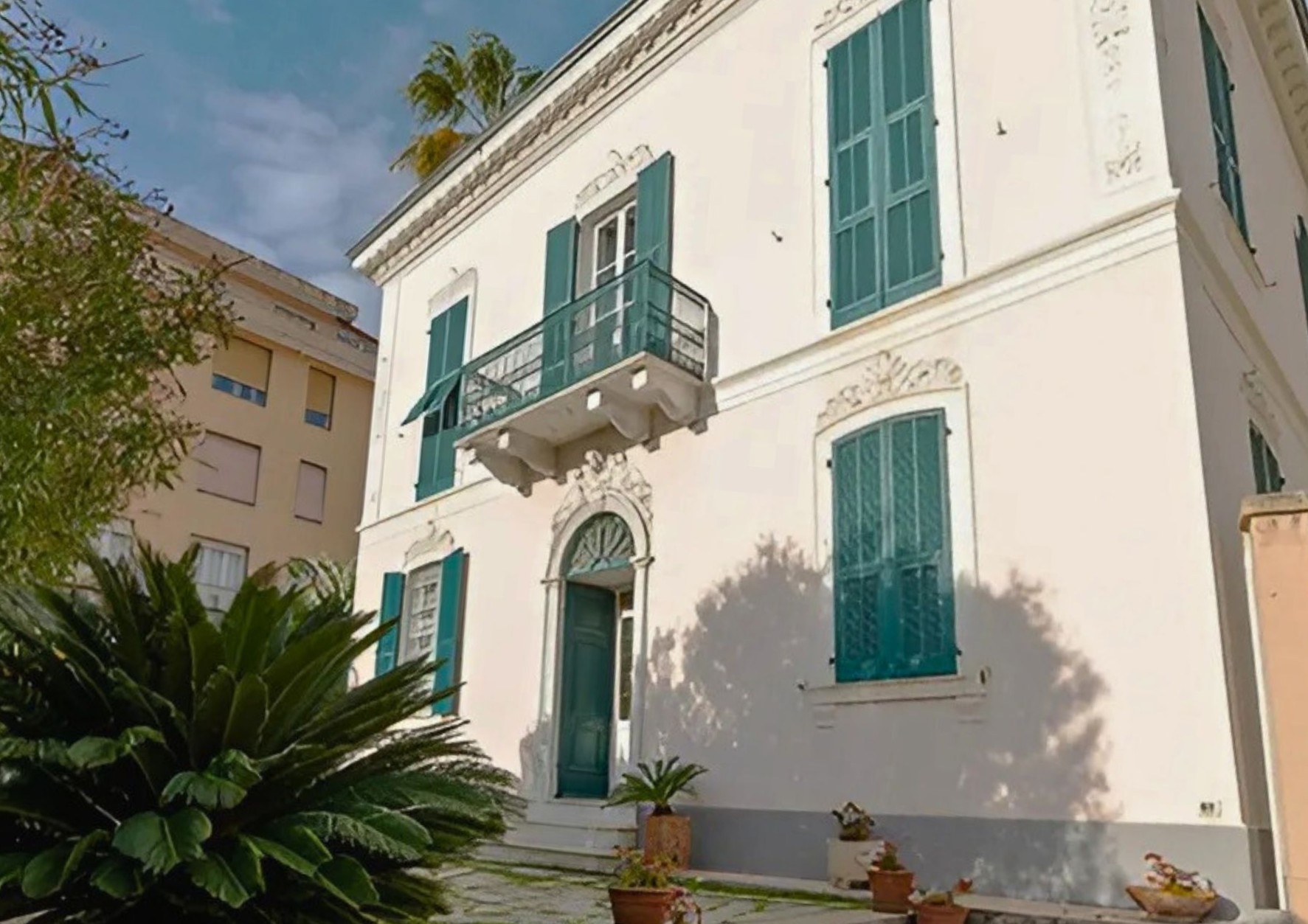 Repräsentative Villa aus dem 19. Jahrhundert nur wenige Schritte vom Meer entfernt in Porto Maurizio