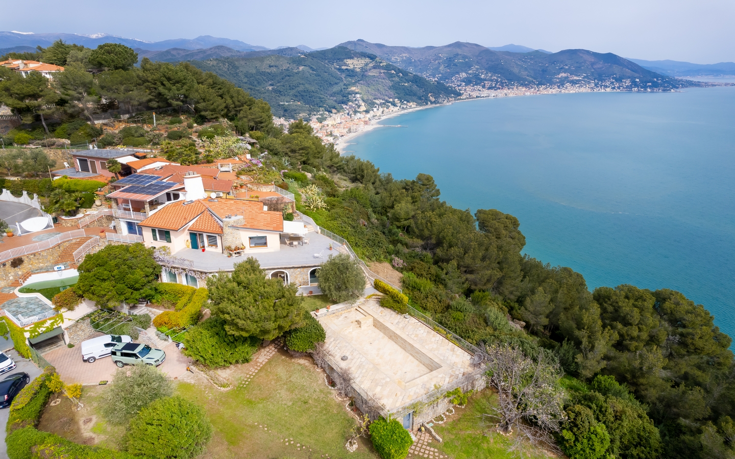 Moradia renovada com piscina Vista mar em Andora