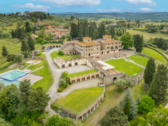 Historische Villa mit Panoramablick, umgeben von den Chianti-Hügeln