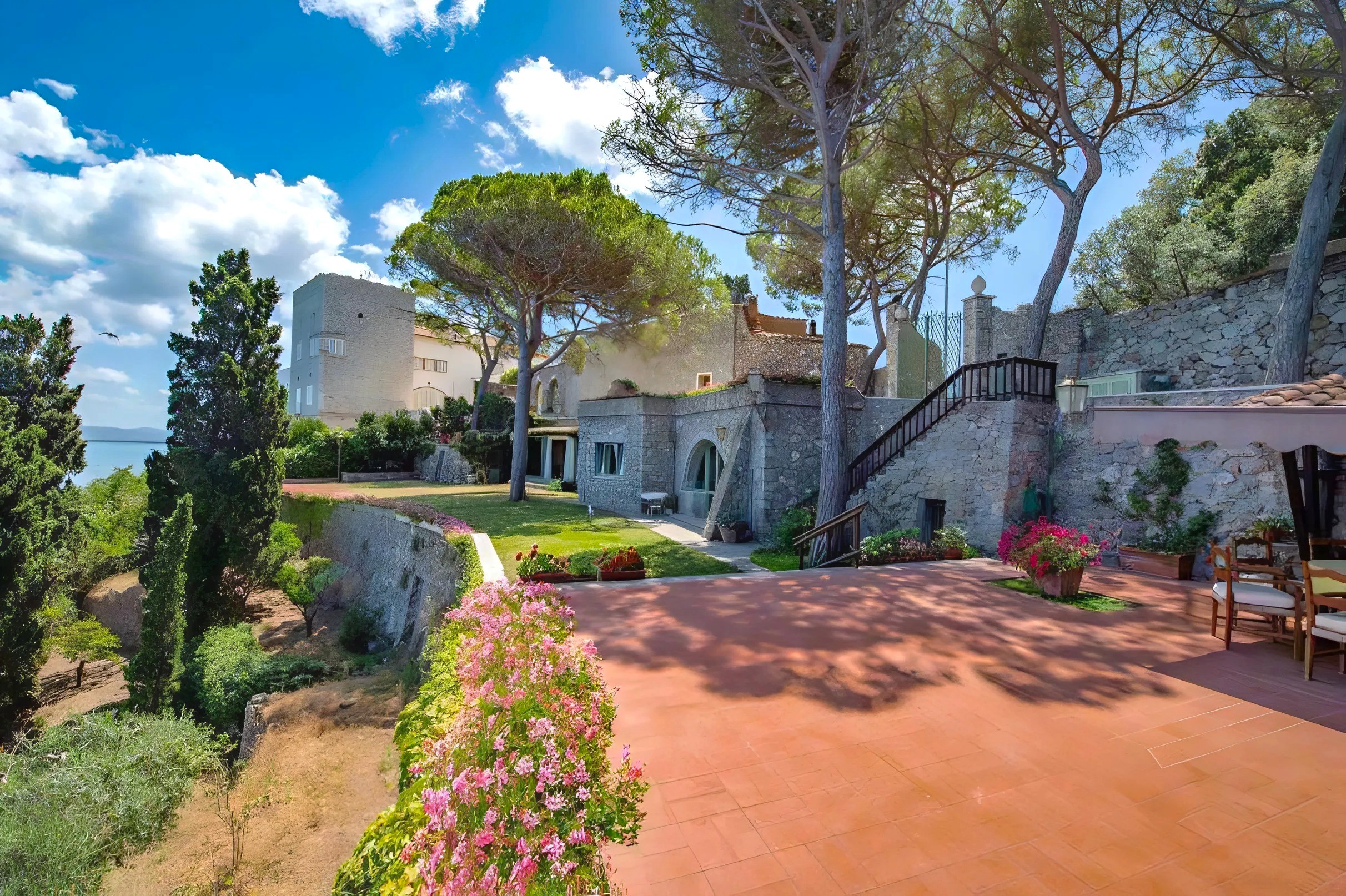 Kamenná vila s výhledem na moře v Porto Santo Stefano