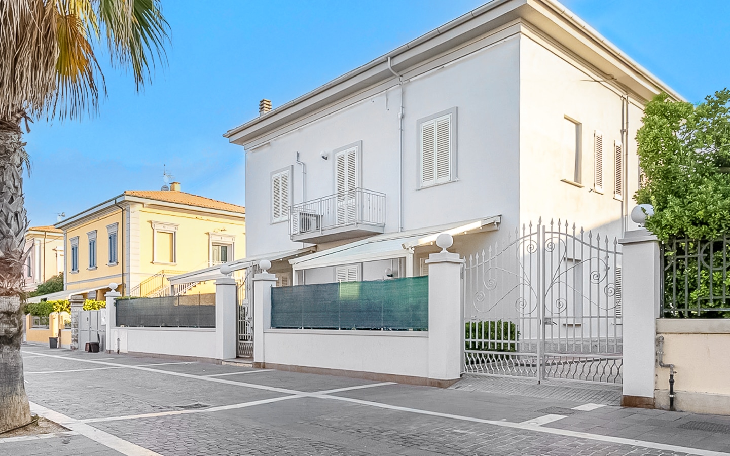Villino Di Prestigio Sul Lungomare Di Cecina