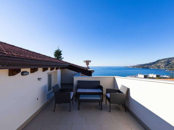 Wohnung mit Terrasse und Meerblick im Zentrum von Ospedaletti
