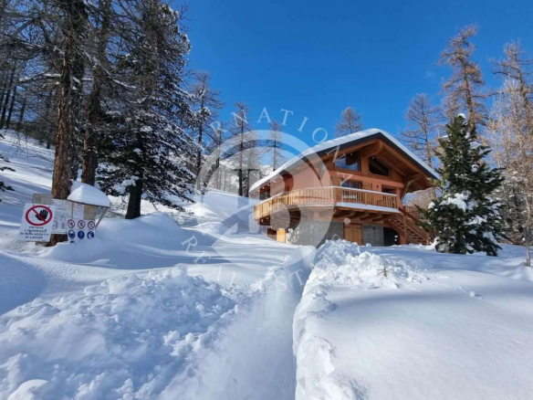 Newly Built Chalet A Step Away From The Milky Way Slopes