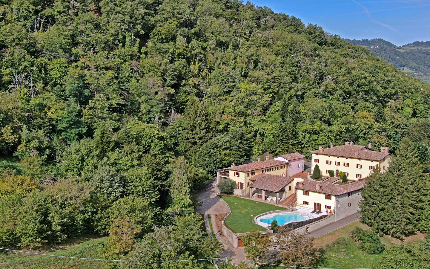 Borgo Suggestivo Raccolto Nel Cuore Dell'appennino Tosco-Emiliano