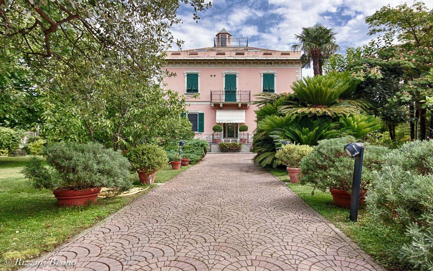 Elegante Villa D'epoca A 200 M Dal Mare – Albisola Superiore (Savona)