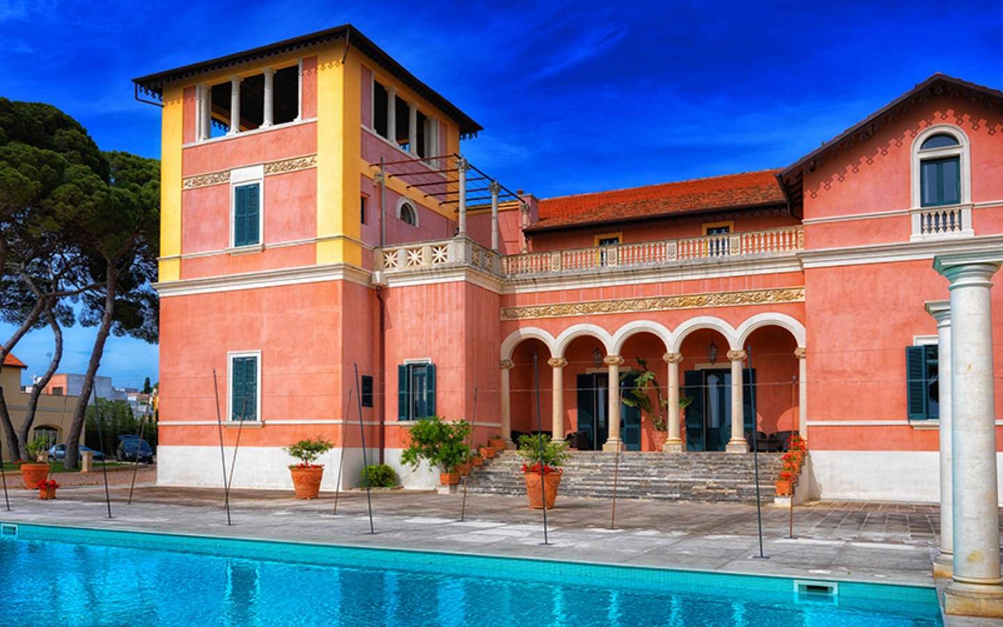 Eksklusiv villa med havutsikt, basseng og privat park - Carasano