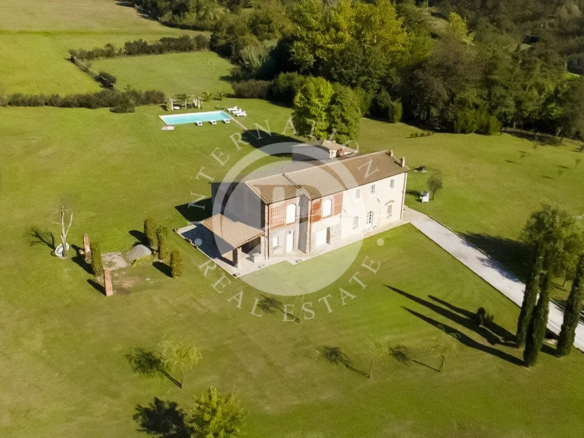 Exklusives renoviertes Bauernhaus in den Hügeln von Lucca