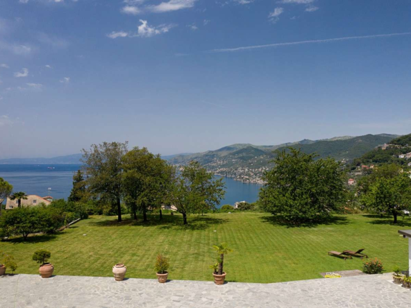 Fantastica Proprietà Con Panorama Superbo Immersa Nel Verde A Ruta Di Camogli