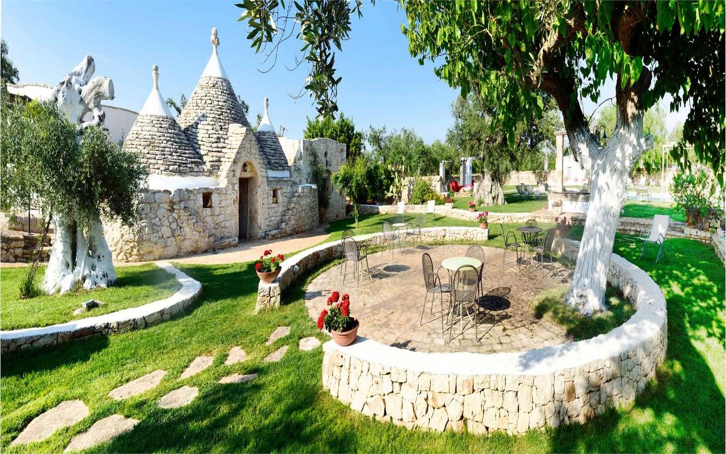 Magnifico Complesso Di Immobili Costituito Da 2 Trulli Con Lamie E 4 Ville Autonome Ed Indipendenti Con Piscina - San Vito Dei Normanni (Puglia)