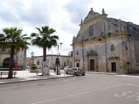 Prestigefylld byggnad i den historiska stadskärnan - Piazza San Giorgio