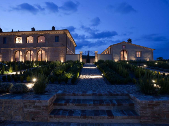 Residenza Nelle Colline Senesi Con Terreno E Piscina