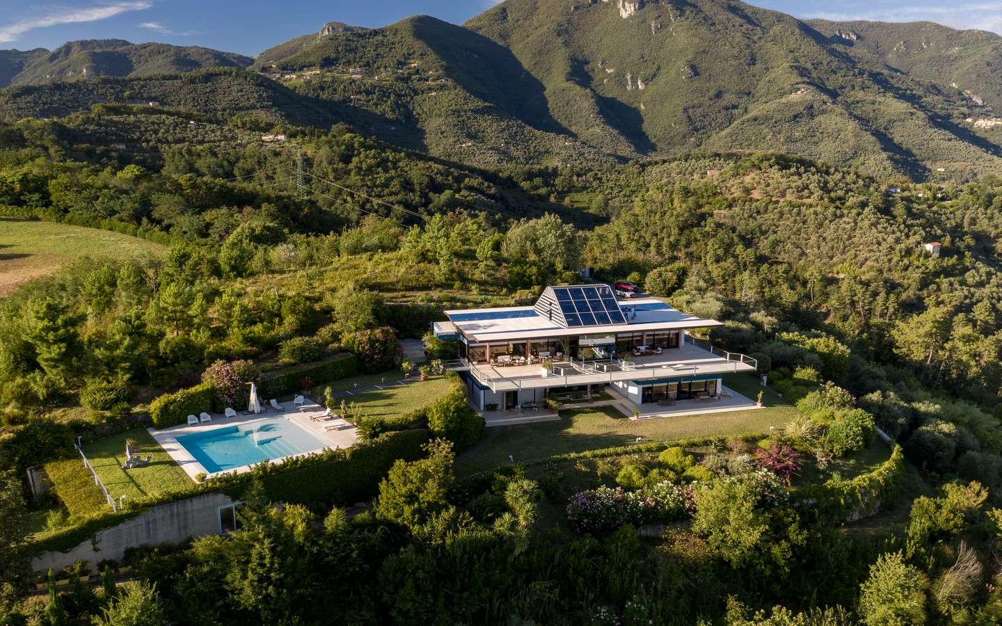 Splendida Proprietà Di Design Con Vista Mare - Camaiore