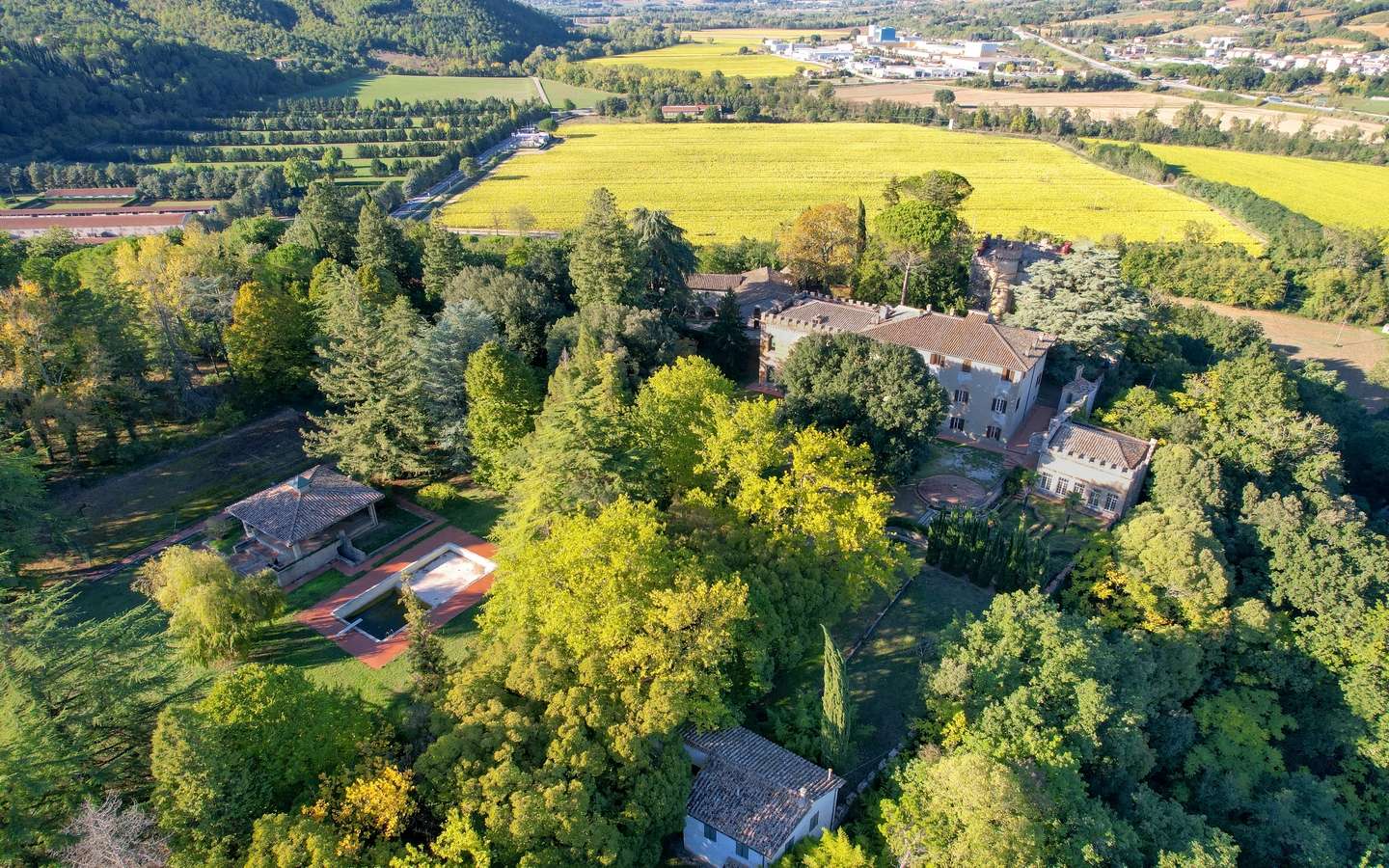 Splendida Tenuta Con Villa