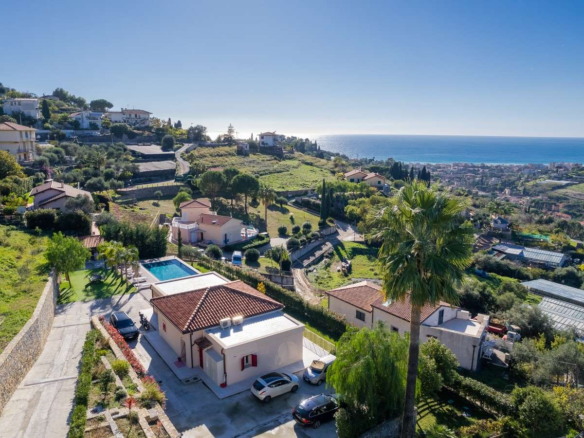 波迪格拉（Bordighera）令人惊叹的现代别墅，位于山坡上，带泳池和海景