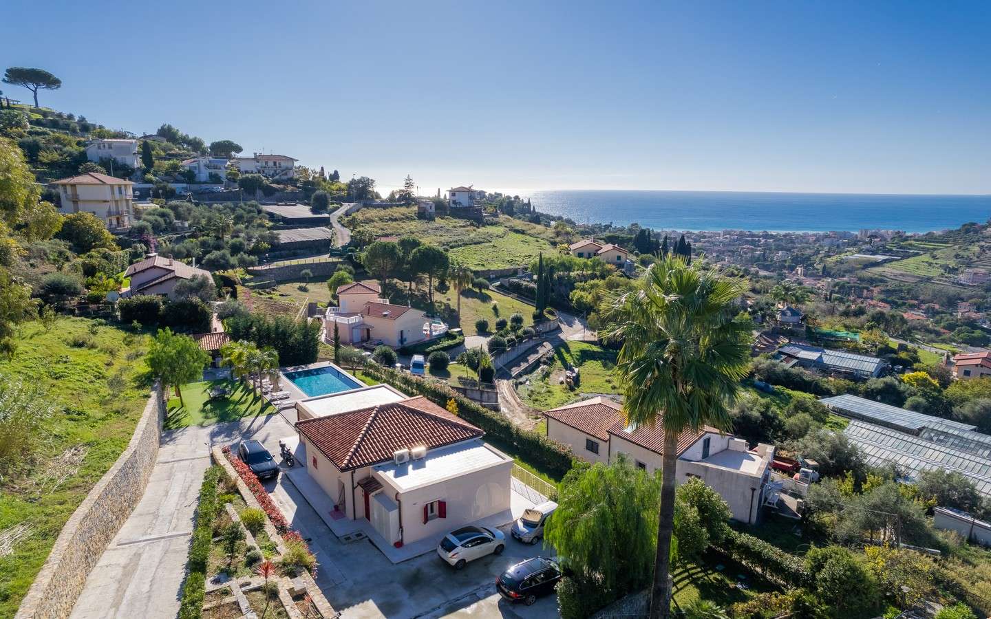 波迪格拉（Bordighera）令人惊叹的现代别墅，位于山坡上，带泳池和海景
