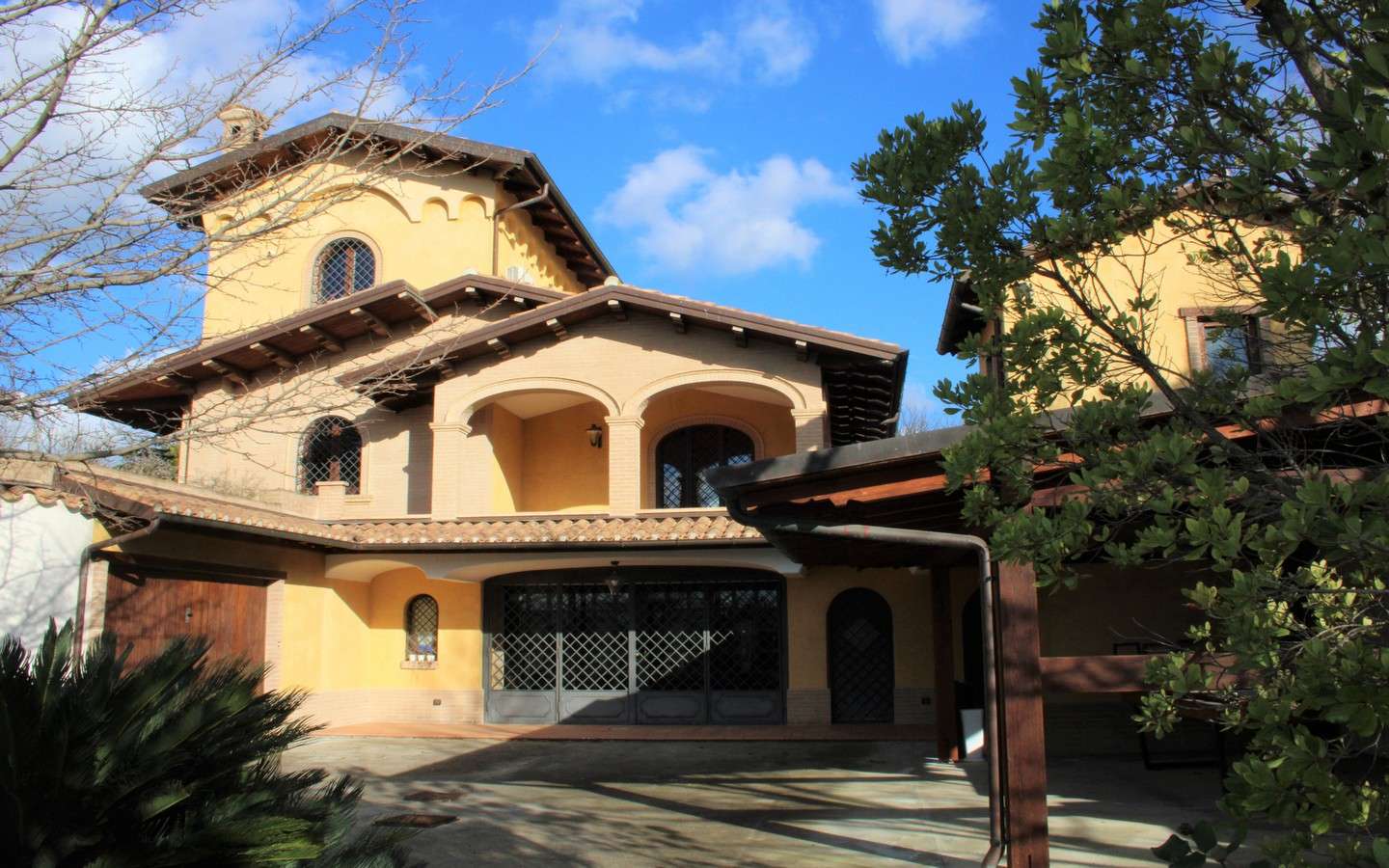 Vila s velkou zahradou v Tortoreto (Abruzzo)