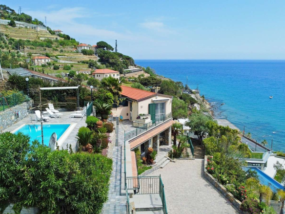 Villa With Pool Near The Sea In Sanremo