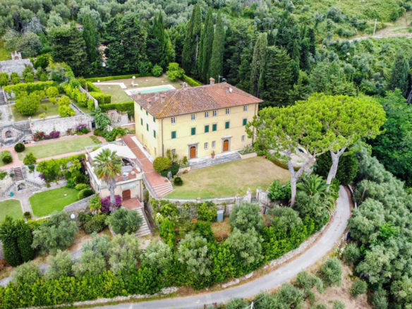 Villa aus dem Jahr 1700 in den Hügeln der Versilia