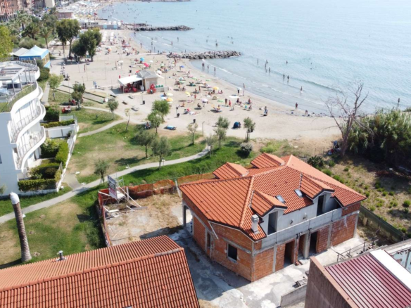 Moradia à beira-mar recentemente construída em Andora