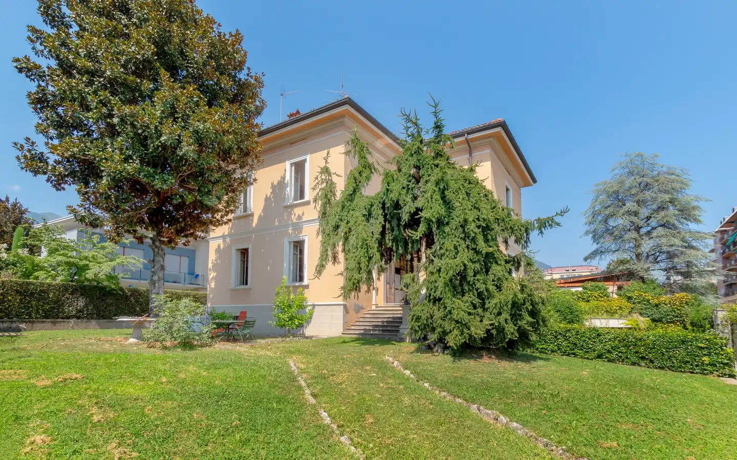 IB 724 Villa a Erba