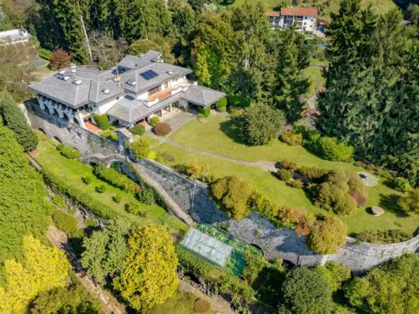 IB 735 Villa con Piscina a Biella (1)