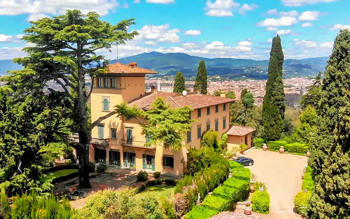 IB 744 Torre con parco sulle colline di Firenze (1)
