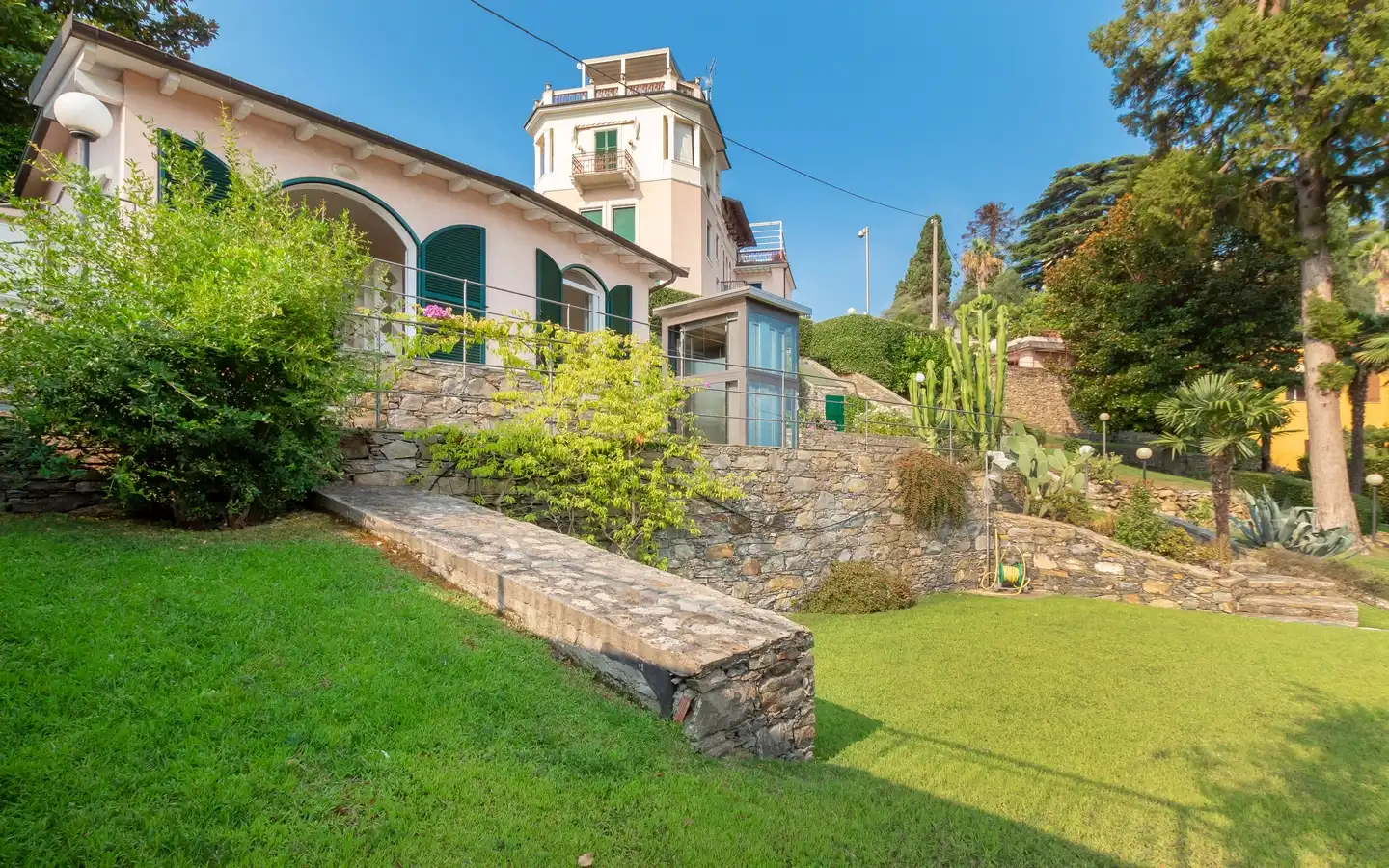 Pied-À-Terre fritliggende hus med privat have kun et skridt væk fra havet i Rapallo