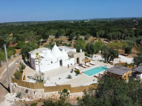 DI 20 Trulli-kompleks til salg i Ostuni