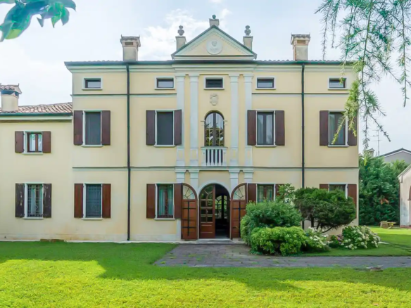 den-11-era-villan-till-salu-med-park-och-barchessa-mantova (1)