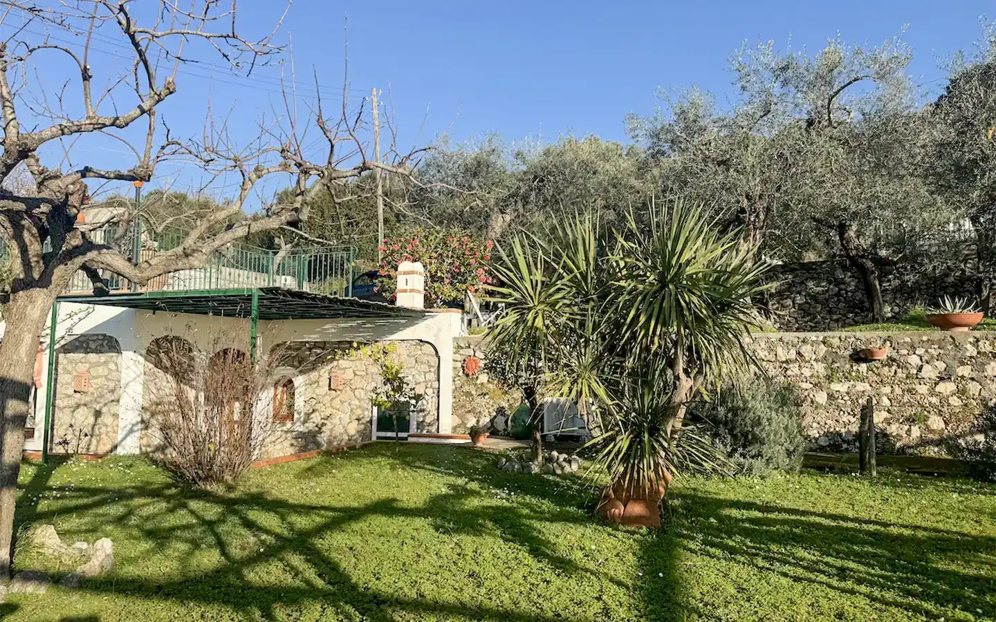 Frittliggende villa med hage, avhengighet og olivenlund, Anacapri