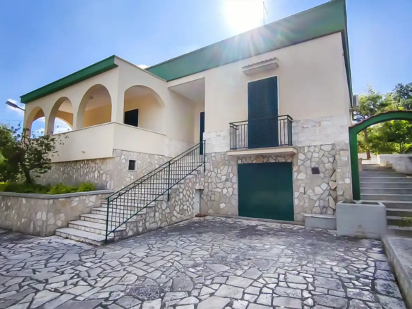 Villa unifamiliare indipendente immersa nel verde, Fasano, Puglia