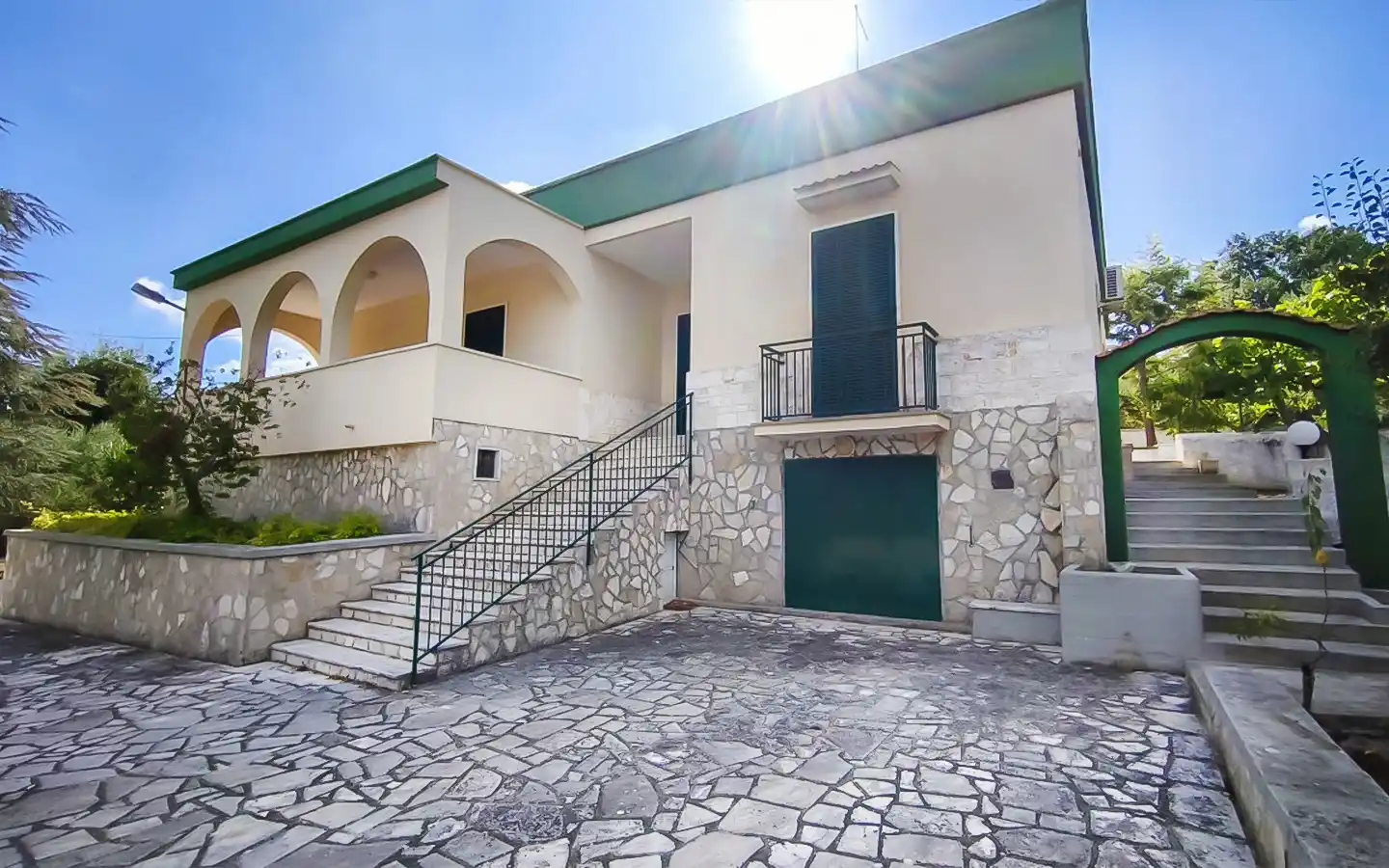 Villa unifamiliare indipendente immersa nel verde, Fasano, Puglia