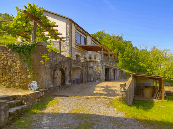 IB 756 Villa in the countryside with swimming pool in Varese Ligure