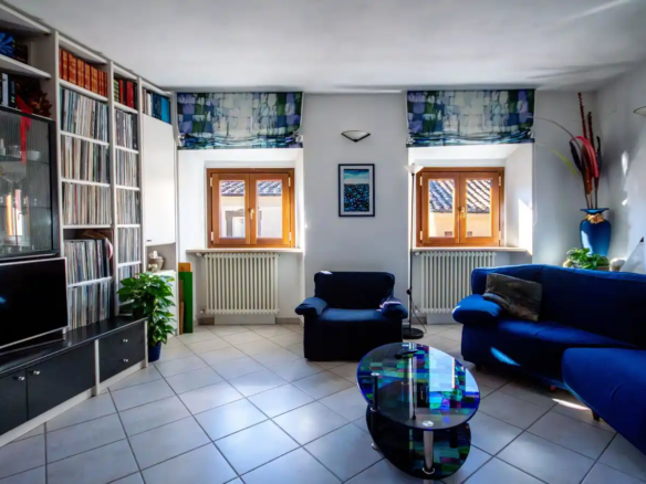 AI 55 Geräumige und helle Wohnung in historischem Gebäude in Volterra
