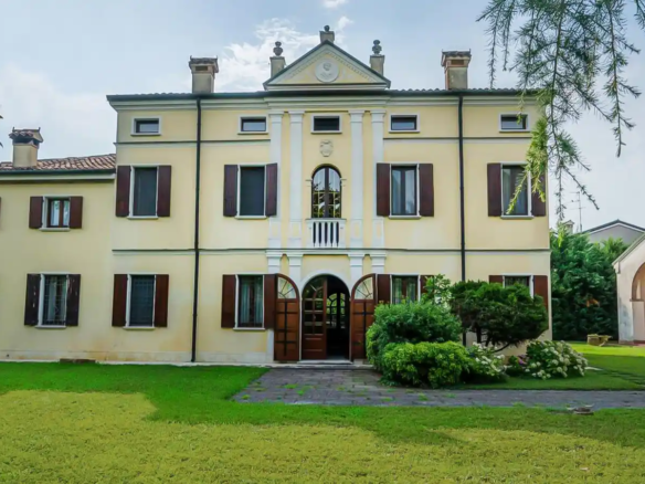 IL 16 Exklusivt historiskt hus med stor park och pool nära Mantua