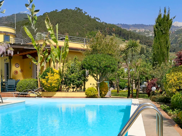 IB 761 Villa med basseng i Montignoso