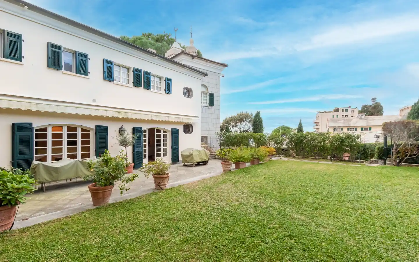 Fantastisk lägenhet i villa i exklusivt sammanhang i Picco Sul Mare, Capolungo