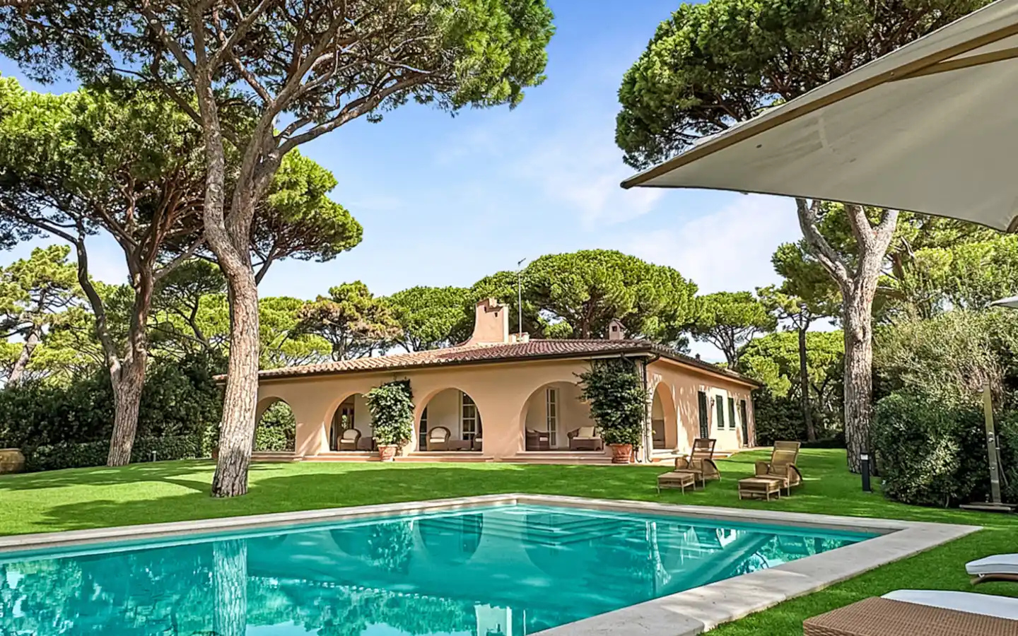 IB 771 Villa mit Pool in Roccamare (1)