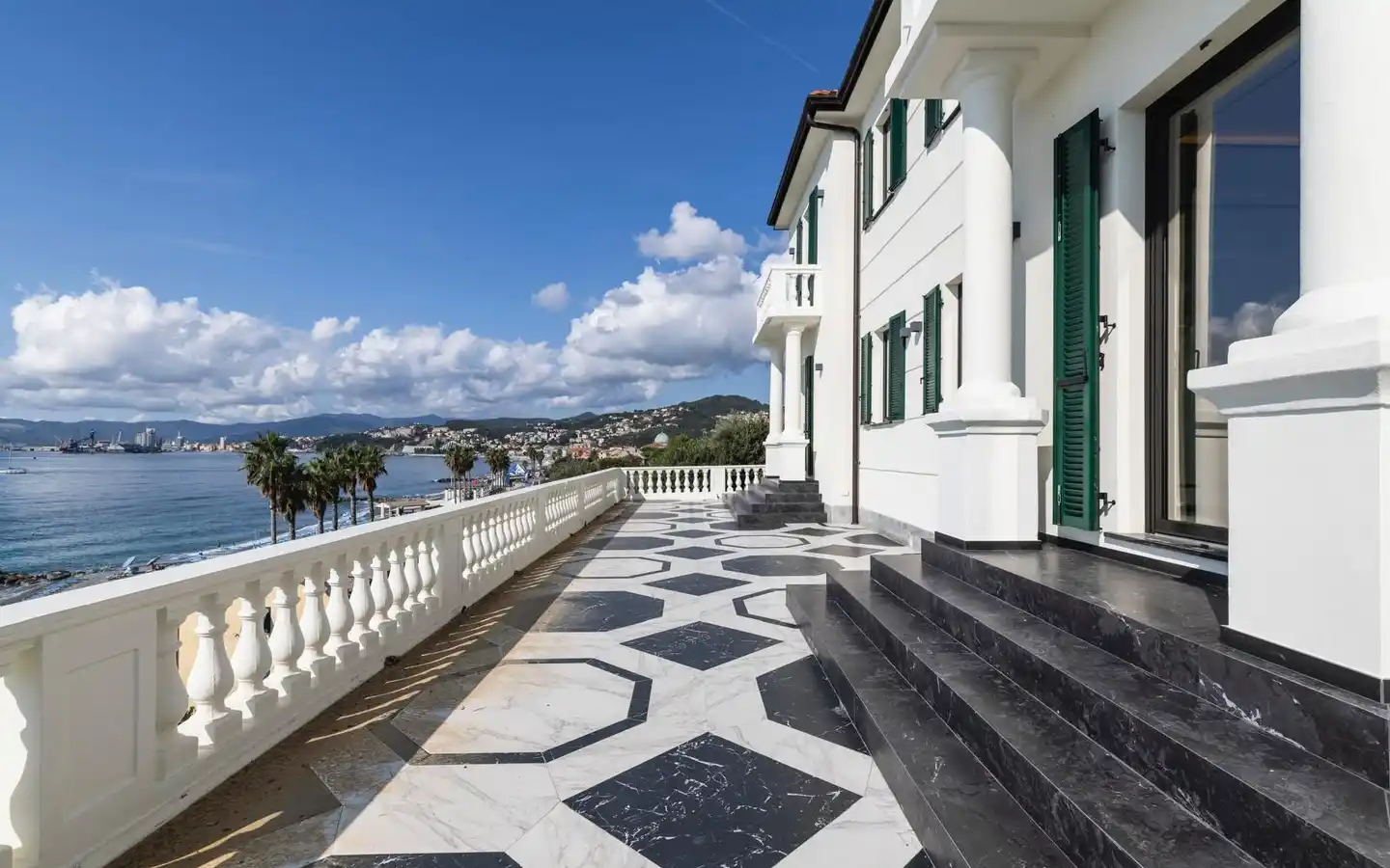 IB 777 Villa ved sjøen i Albisola Superiore