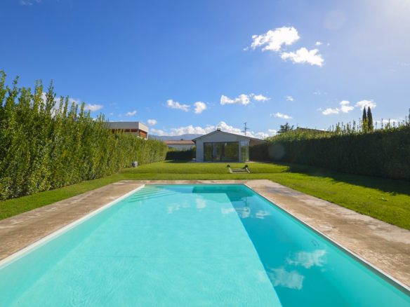 UR 22 Villa Contemporanea con Piscina e Domotica a Foligno Umbria