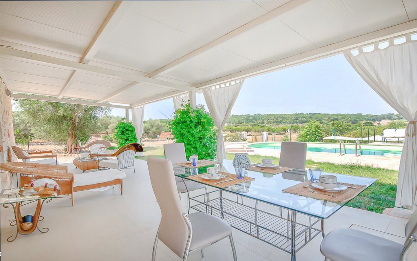 Prestigefylld Villa Paradise med pool och panoramaträdgård i Ceglie Messapica, Apulien